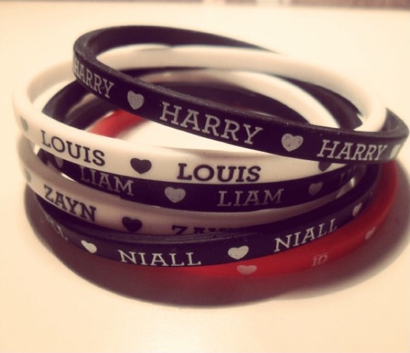 -one-direction-28306548-587-505